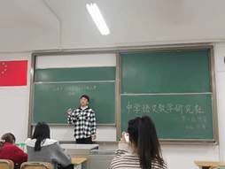 说明: 会议室里的人们描述已自动生成